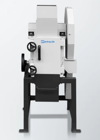 BB 400 XL is used for the rapid, effective crushing and pre-crushing of medium-hard, hard, brittle and tough materials. Manganese Steel breaking jaws and Hardened Steel wearing Plates.