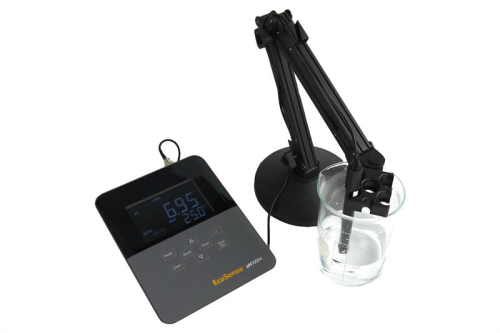 pH/mV/Temp Meter Kit, Benchtop EcoSense pH1000A with pH/ATC Electrode, Stand & Power Supply, YSI, 601105