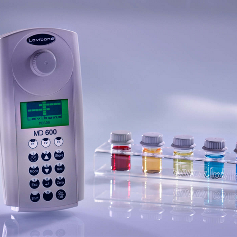 MD 600 Multi-Parameter Colorimeter, More Than 120 Pre-Programmed Methods (from Alkalinity thru Zinc), Lovibond, 214020